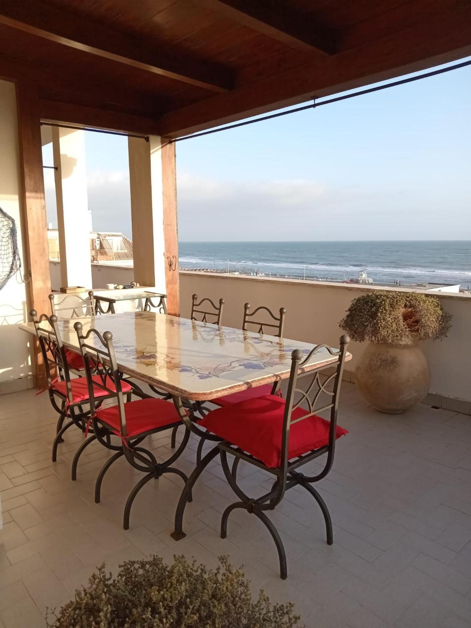 Ostia Attico Fronte Mare Lägenhet Exteriör bild